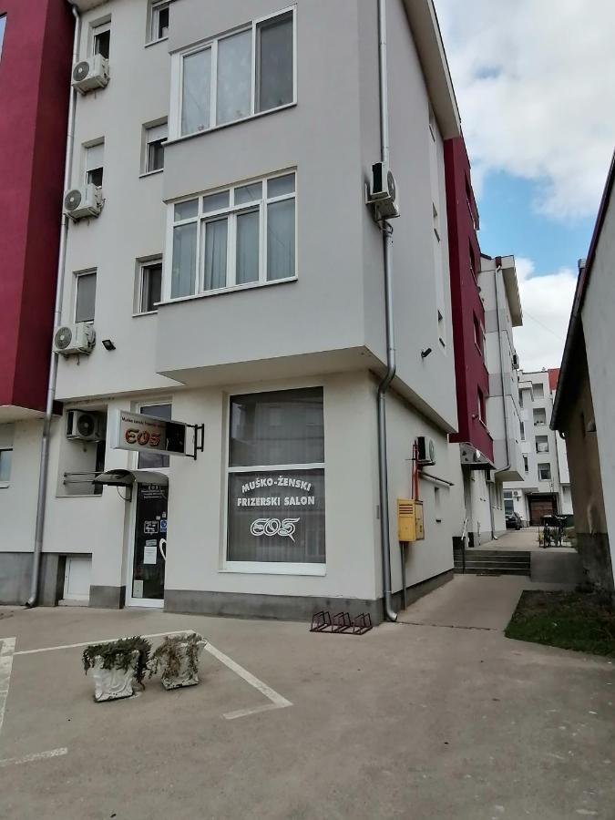 Apartman Mia Sremska Mitrovica Exterior foto